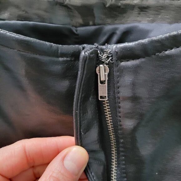 100% LEATHER Pants Womens Sz 6 Boot Cut, Zip front & Leg bottom Motorcycle - Picture 6 of 8